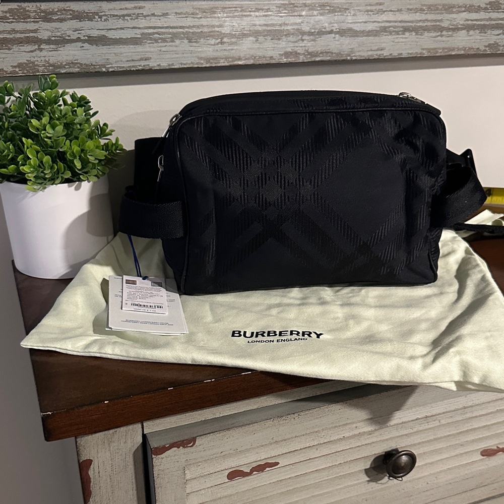 Burberry Check- Jacquard Zipped Belt Bag in Black